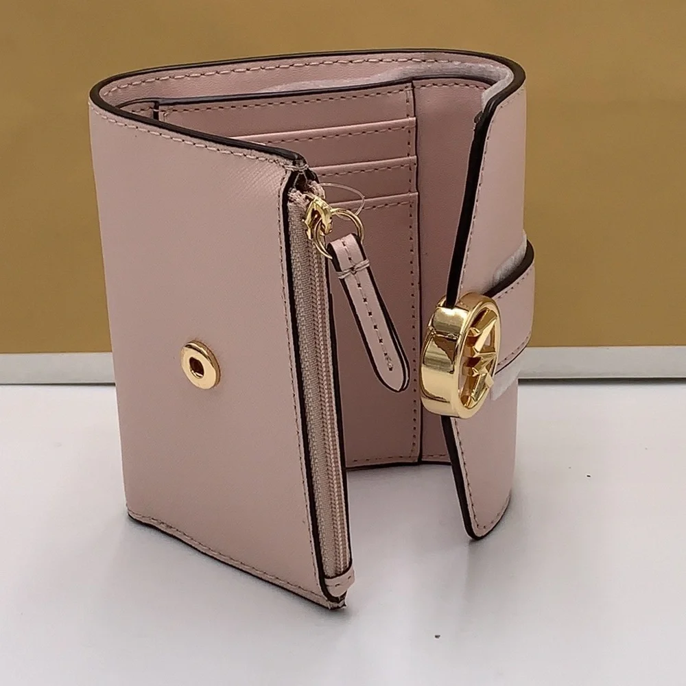 MICHAEL KORS
Carmen Medium Faux Leather Wallet
POWDER BLUSH COLOR - Picture 7 of 11